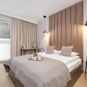  Apartament Bright In With Garden, Air Conditioning, Parking And Desk By Renters Prestige